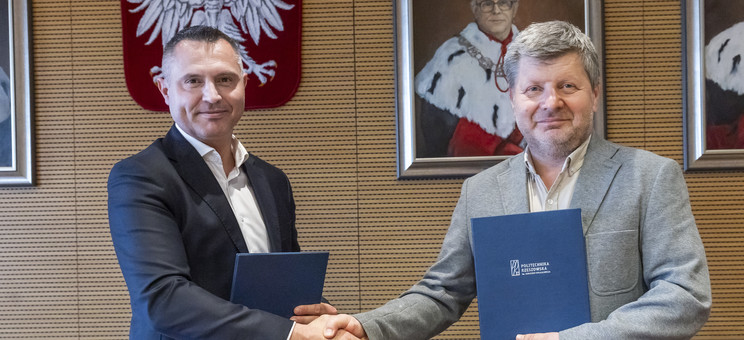 Od lewej: Ł. Zieliński, prof. P. Koszelnik, 