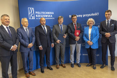 Od lewej: J. Rusiecki,  prof. Z. Koruba, J. Szwedo, prof. P. Koszelnik, prof. Z. Pater, J. Sagatowska, R. Wiatr,