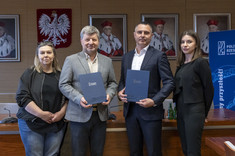 Od lewej: prof. PRz A. Sikora, rektor prof. P. Koszelnik, Ł. Zieliński, arch. A. Pomykała, 