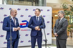 Od lewej: prezydent Rzeszowa K. Fiołek, wiceminister cyfryzacji R. Rosiński, rektor Politechniki Rzeszowskiej prof. P. Koszelnik, 