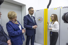 Od lewej: T. Kubas-Hul, minister M. Kulasek, dr inż. M. Szpiłyk,