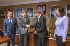 Od lewej: Władysław Ortyl, prof. Piotr Koszelnik, prof. Grzegorz Wrochna, dr Ewa Leniart,